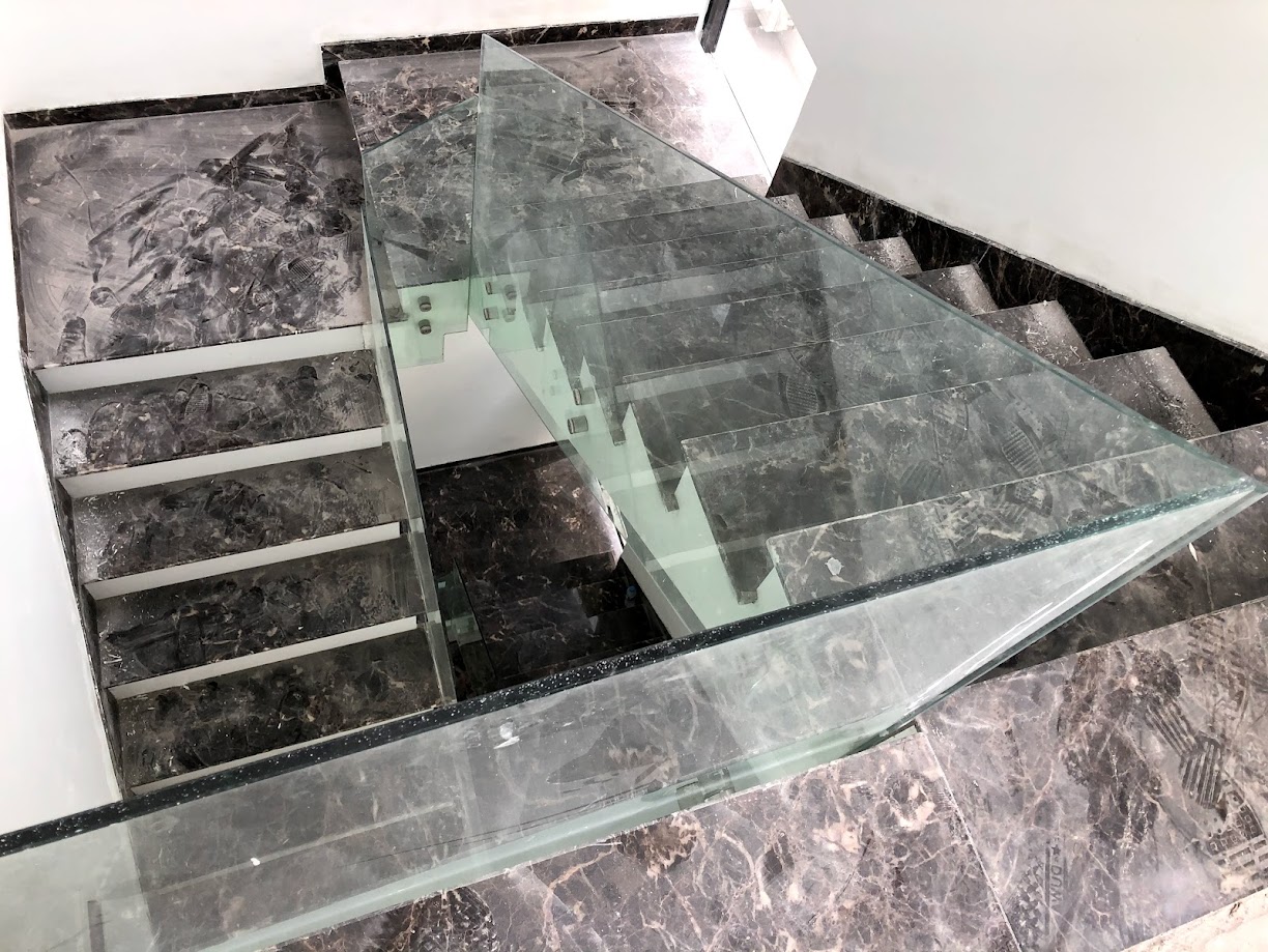 Cầu thang kính cường lực                                        Cầu thang kính cường lực